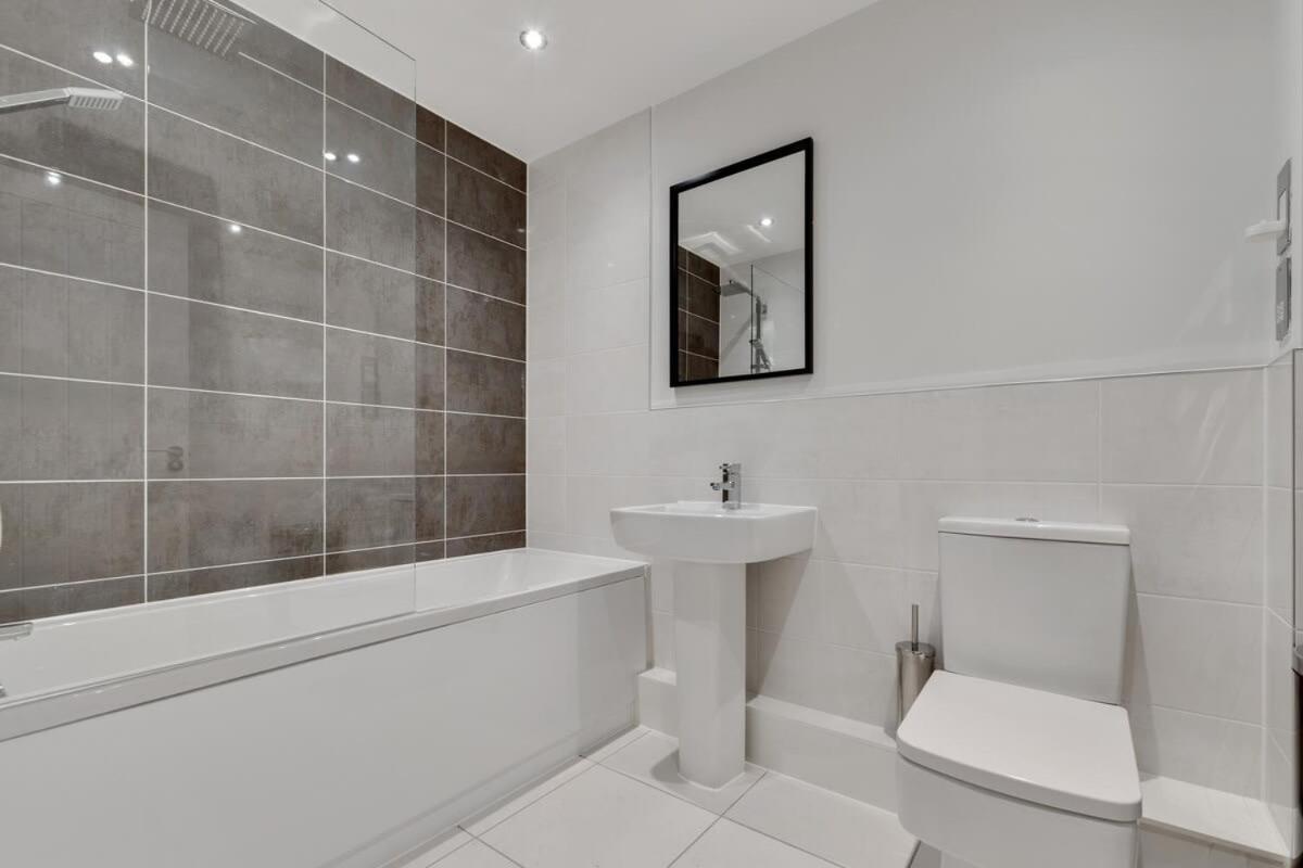 1 Bed Modern Apartment In A Converted Mill Leeds  Luaran gambar